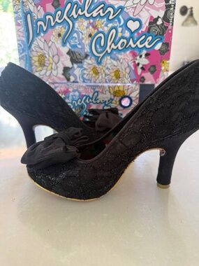 Irregular Choice “Male Bow” Black Textured Heels – Size EU 40/US 9